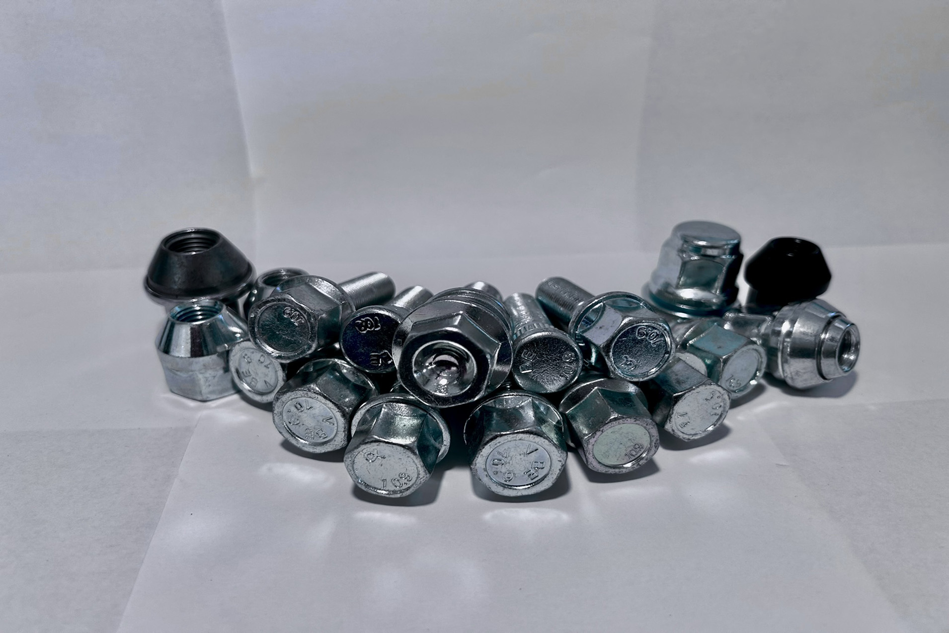 Kerékcsavarok és kerékanyák alufelnikhez